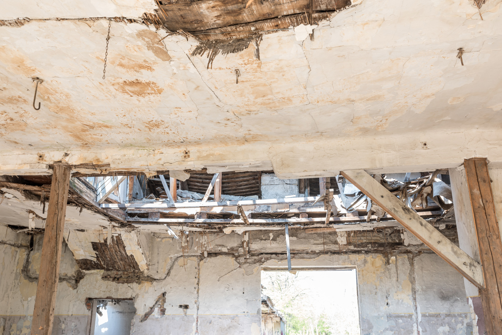 Roof Collapse Complex Causes